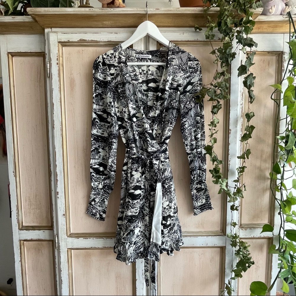 Reformation “Kerri” vacation print wrap dress XS